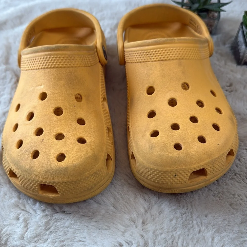 Crocs Sandals Water Shoes Slip On Clogs Rubber Kids Youth Size 5 Orange